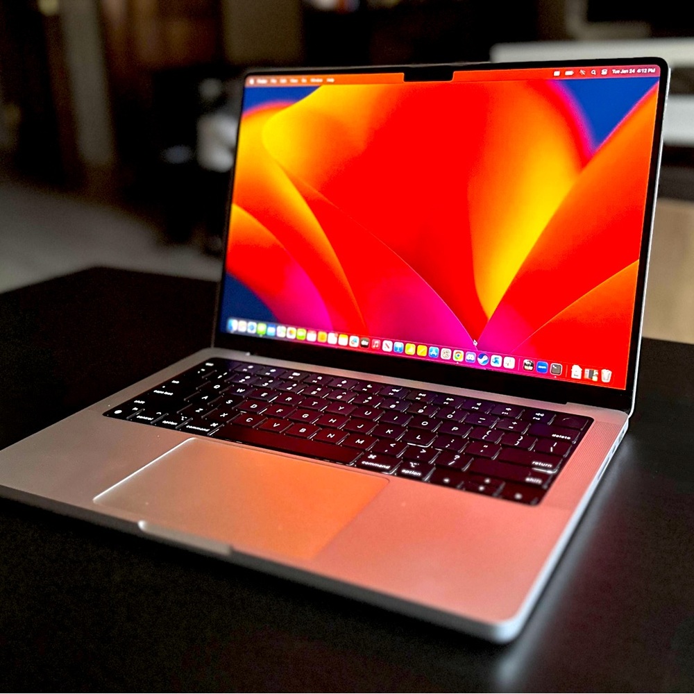 Like-New 2021 Apple MacBook Pro 14" - M1 Pro, 16GB, 512GB SSD - Silver